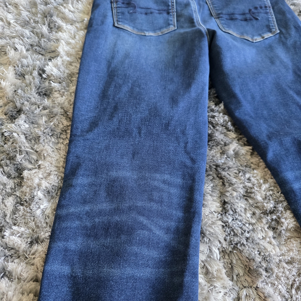 American Eagle Distressed Curvy Hi-Rise Jeggings - Picture 14 of 16